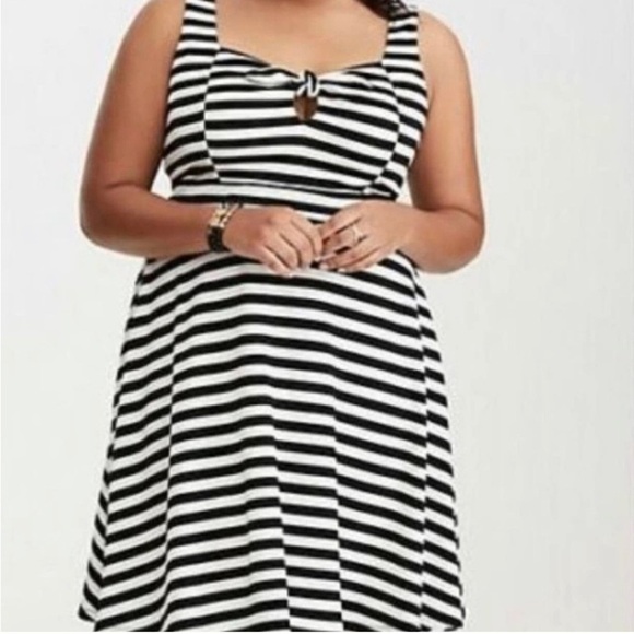 Torrid Striped Tie Front Fit and Flare Dress Black and White Size 3X - Picture 1 of 13